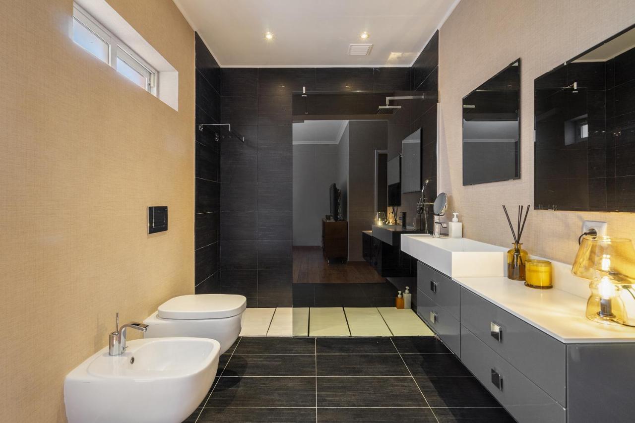 Whome Poolside Paradise, Your Dream Retreat In With S-pool, Gym And Parking Semesterbostad