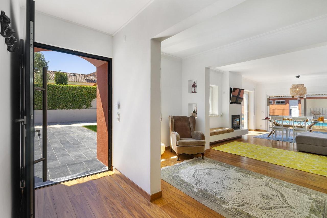 Whome Poolside Paradise, Your Dream Retreat In With S-pool, Gym And Parking