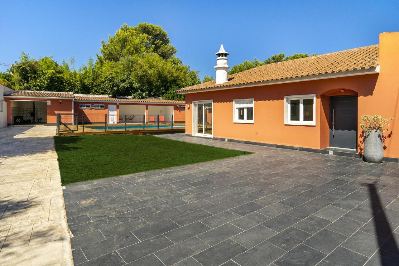 Semesterbostad Whome Poolside Paradise, Your Dream Retreat In With S-pool, Gym And Parking